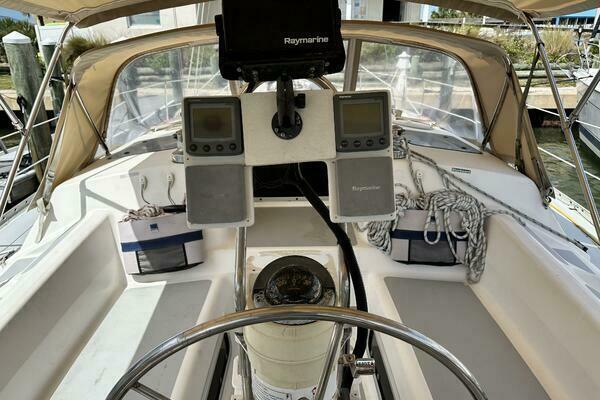 37ft Hunter Yacht For Sale