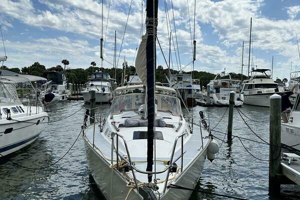 37ft Hunter Yacht For Sale