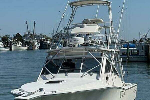 Photo of the 2004 Albemarle 320 Express Fisherman "Dirty's Girl "