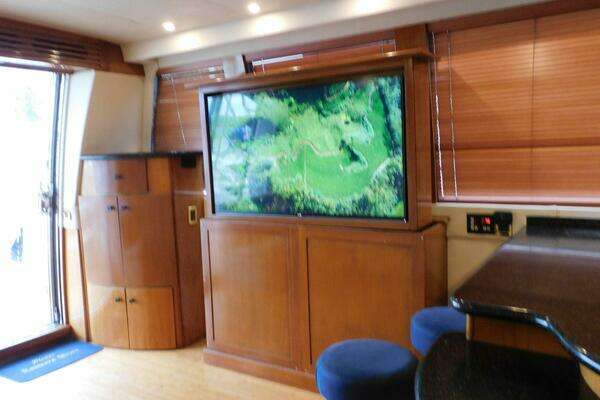 Photo of the 2002 Carver 570 Voyager Pilothouse "Waterdog"
