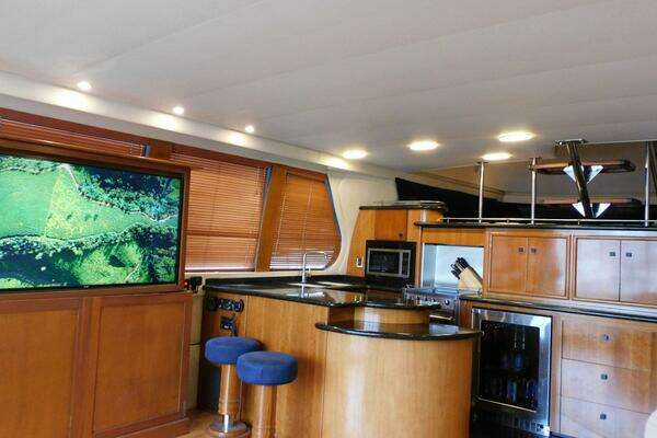 Photo of the 2002 Carver 570 Voyager Pilothouse "Waterdog"