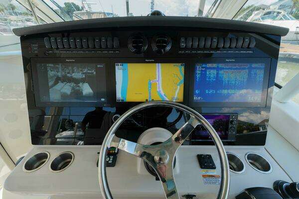 2022 Boston Whaler 38