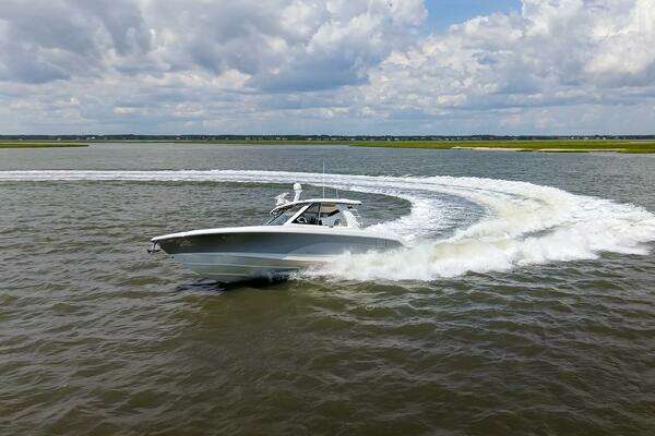 2022 Boston Whaler 38