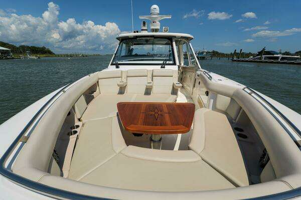 2022 Boston Whaler 38