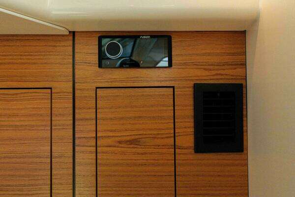 2022 Boston Whaler 38