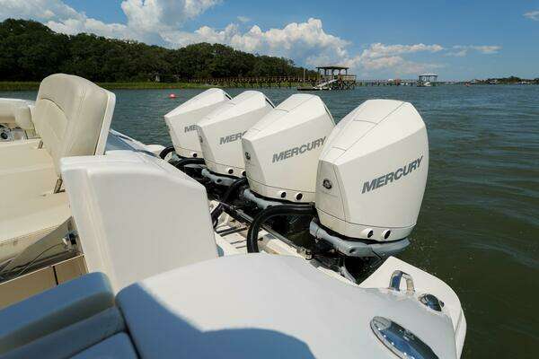 2022 Boston Whaler 38