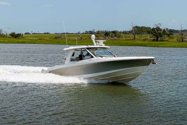 2022 Boston Whaler 38