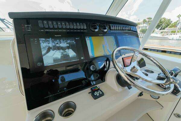 2022 Boston Whaler 38