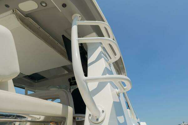 2022 Boston Whaler 38