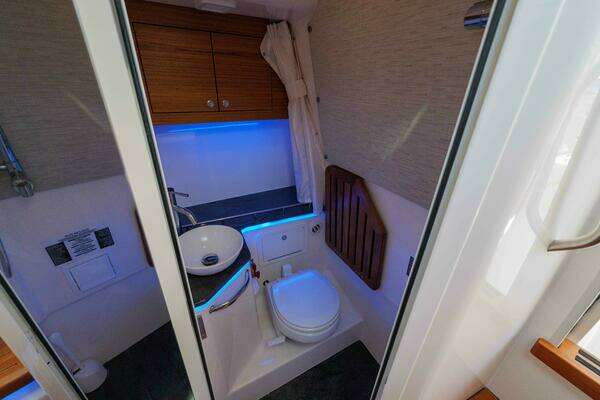 2022 Boston Whaler 38