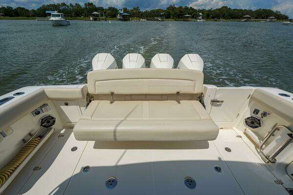 2022 Boston Whaler 38