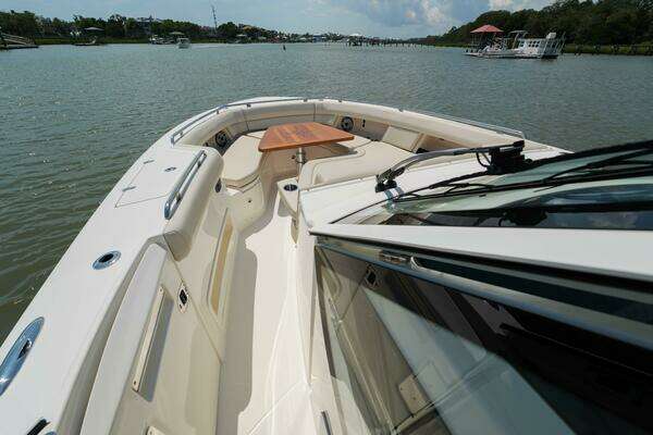 2022 Boston Whaler 38