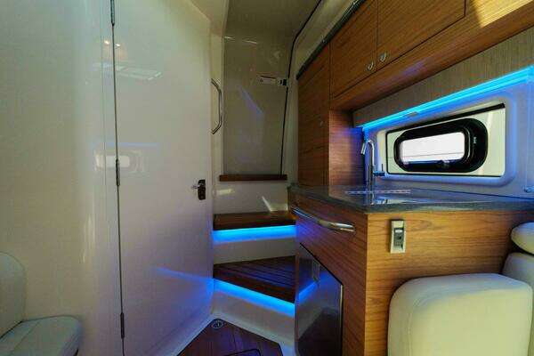 2022 Boston Whaler 38