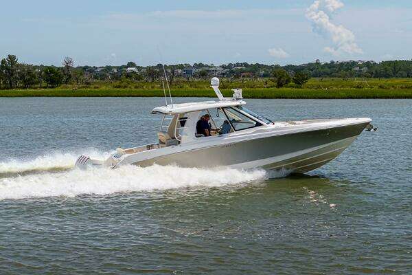 2022 Boston Whaler 38