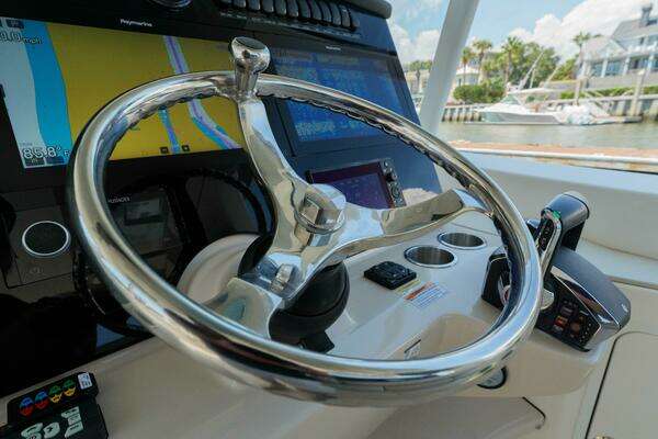 2022 Boston Whaler 38