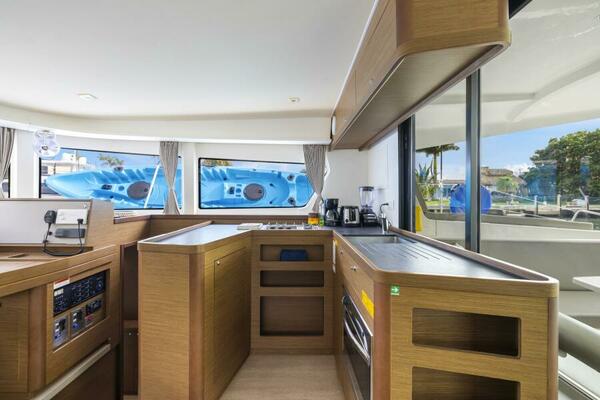 Benedetto 42ft Lagoon Yacht For Sale