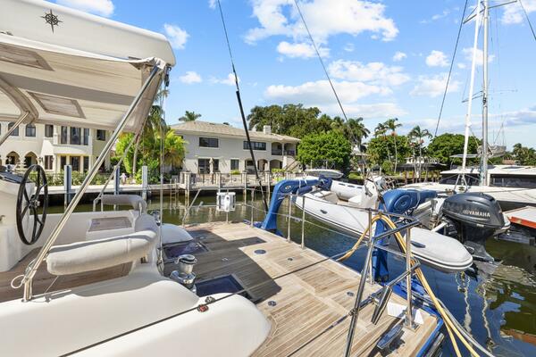 Benedetto 42ft Lagoon Yacht For Sale