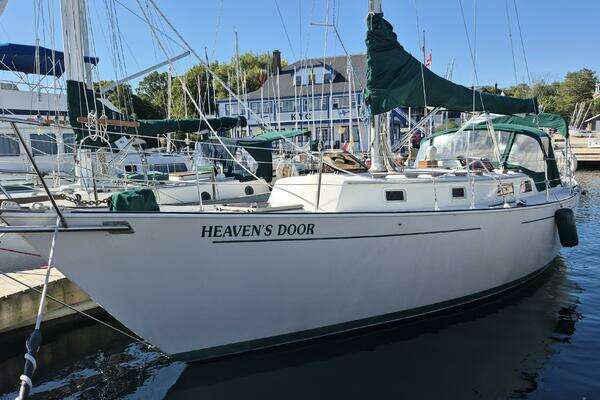 35-ft-Niagara-1981-35 Classic-Heaven's Door-Kingston Ontario Canada yacht for sale