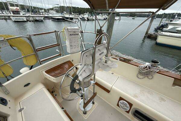 Photo of the 1992 Island Packet 32 "Afterglow"