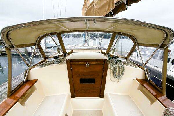 Photo of the 1992 Island Packet 32 "Afterglow"