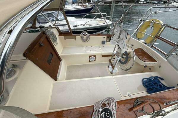 Photo of the 1992 Island Packet 32 "Afterglow"