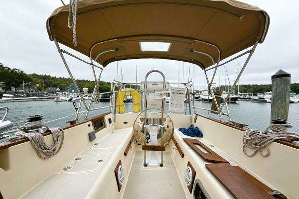 Photo of the 1992 Island Packet 32 "Afterglow"