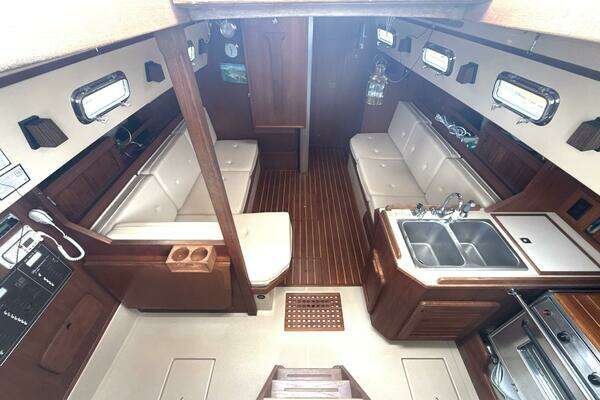 Photo of the 1992 Island Packet 32 "Afterglow"