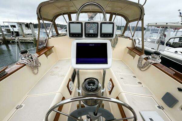 Photo of the 1992 Island Packet 32 "Afterglow"