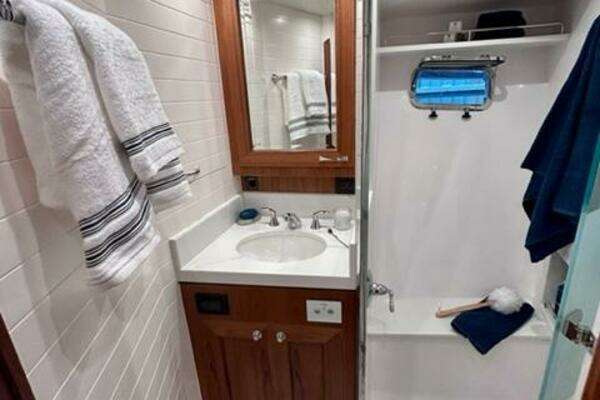 2023 Offshore Yachts 64