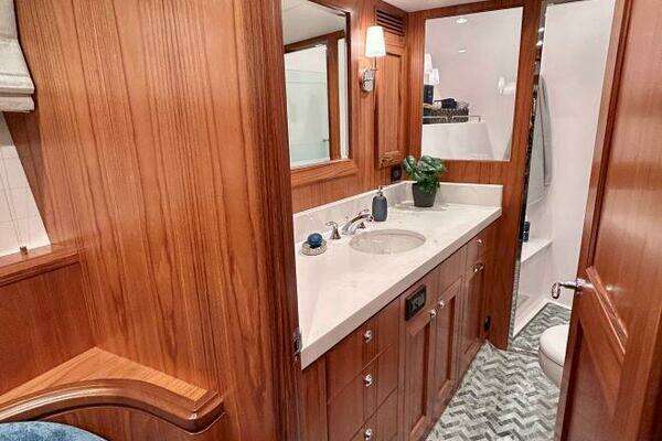 2023 Offshore Yachts 64