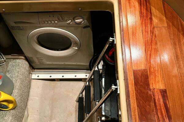 Sea Ray 52 Sedan Bridge Yacht For Sale