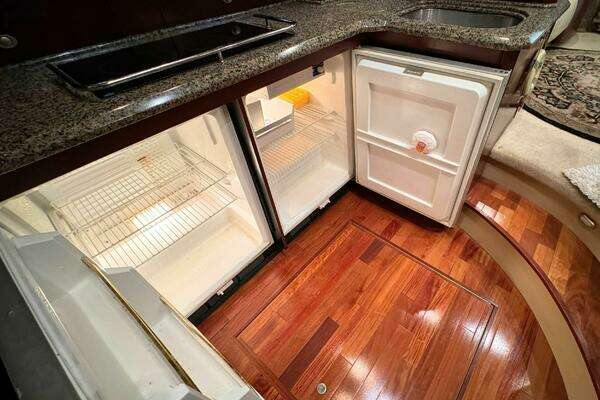 Sea Ray 52 Sedan Bridge Yacht For Sale