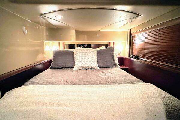 Sea Ray 52 Sedan Bridge Yacht For Sale