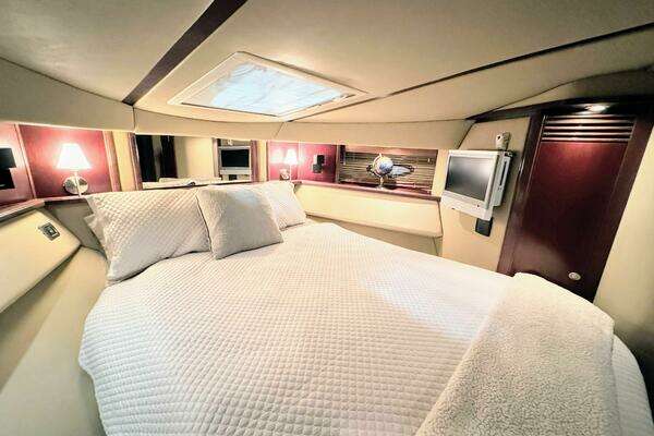 Sea Ray 52 Sedan Bridge Yacht For Sale