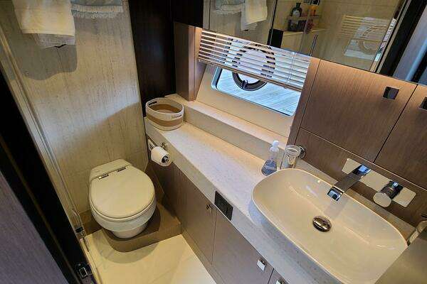 Sunseeker 68 Manhattan Yacht For Sale