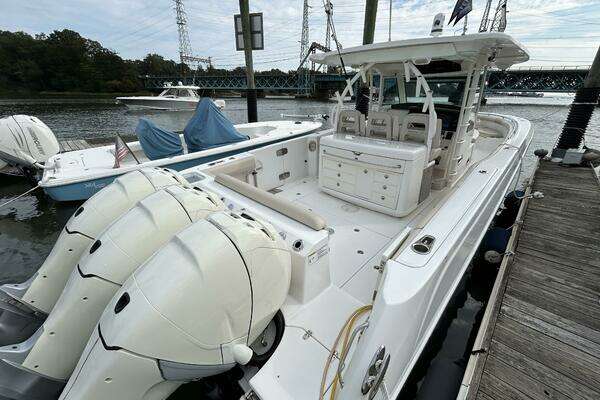 2017 Boston Whaler 37