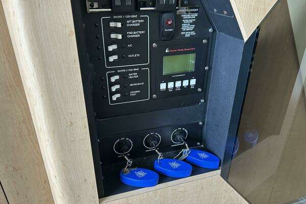 2017 Boston Whaler 37