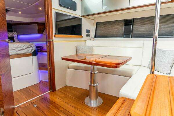 2024 Boston Whaler 40