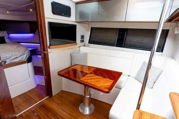 2024 Boston Whaler 40