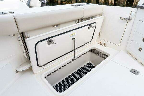 2024 Boston Whaler 40