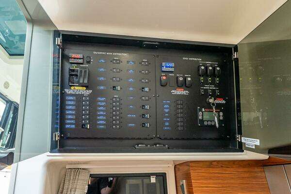 2024 Boston Whaler 40