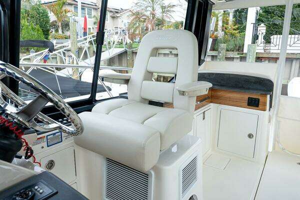 2024 Boston Whaler 40