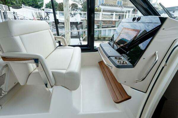 2024 Boston Whaler 40