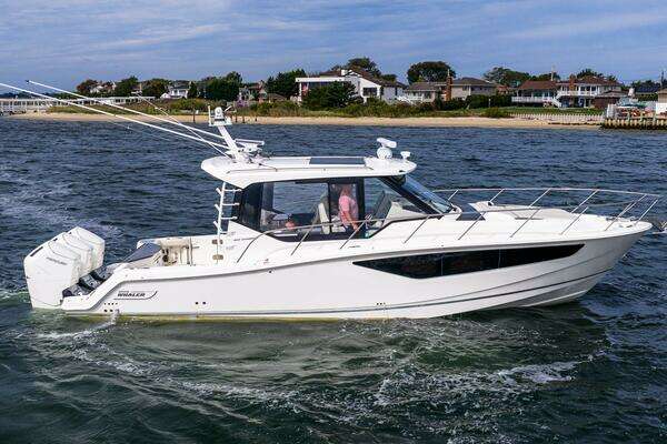 2024 Boston Whaler 40