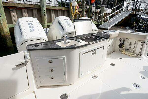 2024 Boston Whaler 40
