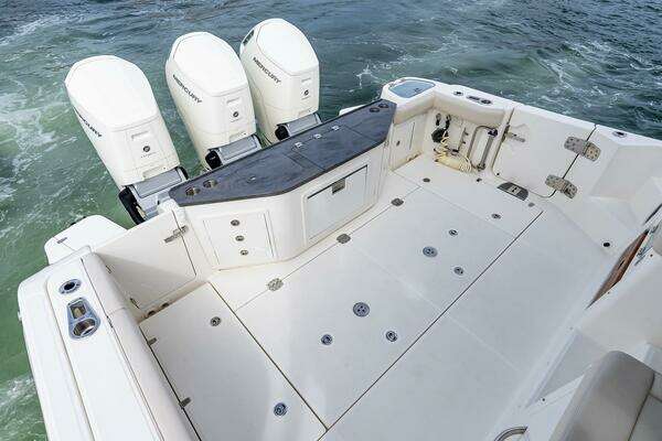 2024 Boston Whaler 40