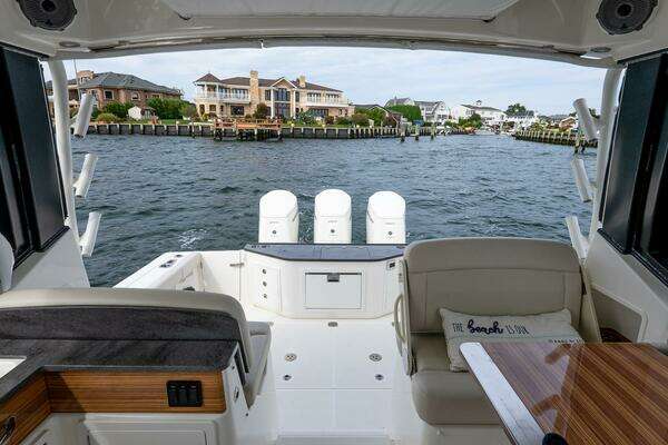 2024 Boston Whaler 40