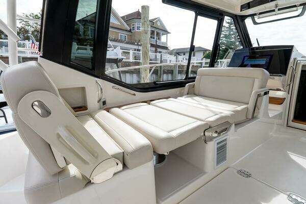 2024 Boston Whaler 40