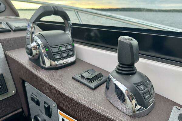 Regal 42 Sport Coupe Yacht For Sale