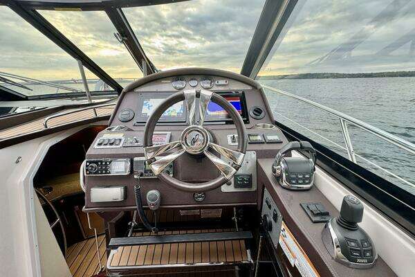 Regal 42 Sport Coupe Yacht For Sale